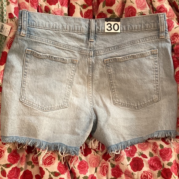 Gap Cheeky High Rise Distressed Shorts - Picture 4 of 5